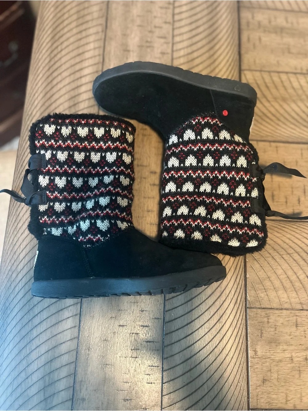 Ugg Heart Knotty boots size 4